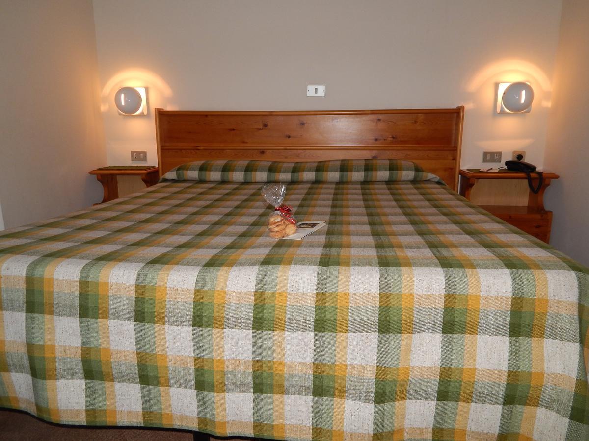 Hotel Valdotain Villeneuve Exteriör bild