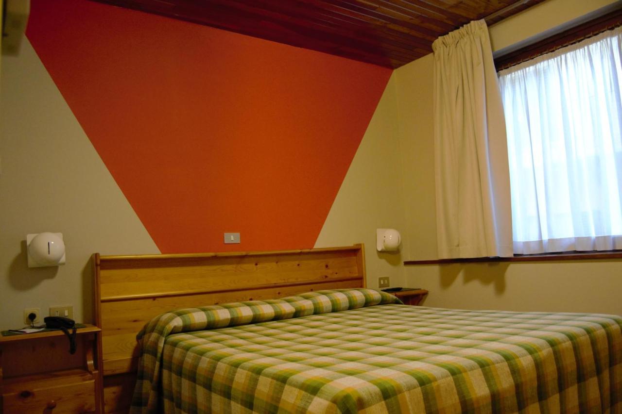 Hotel Valdotain Villeneuve Exteriör bild